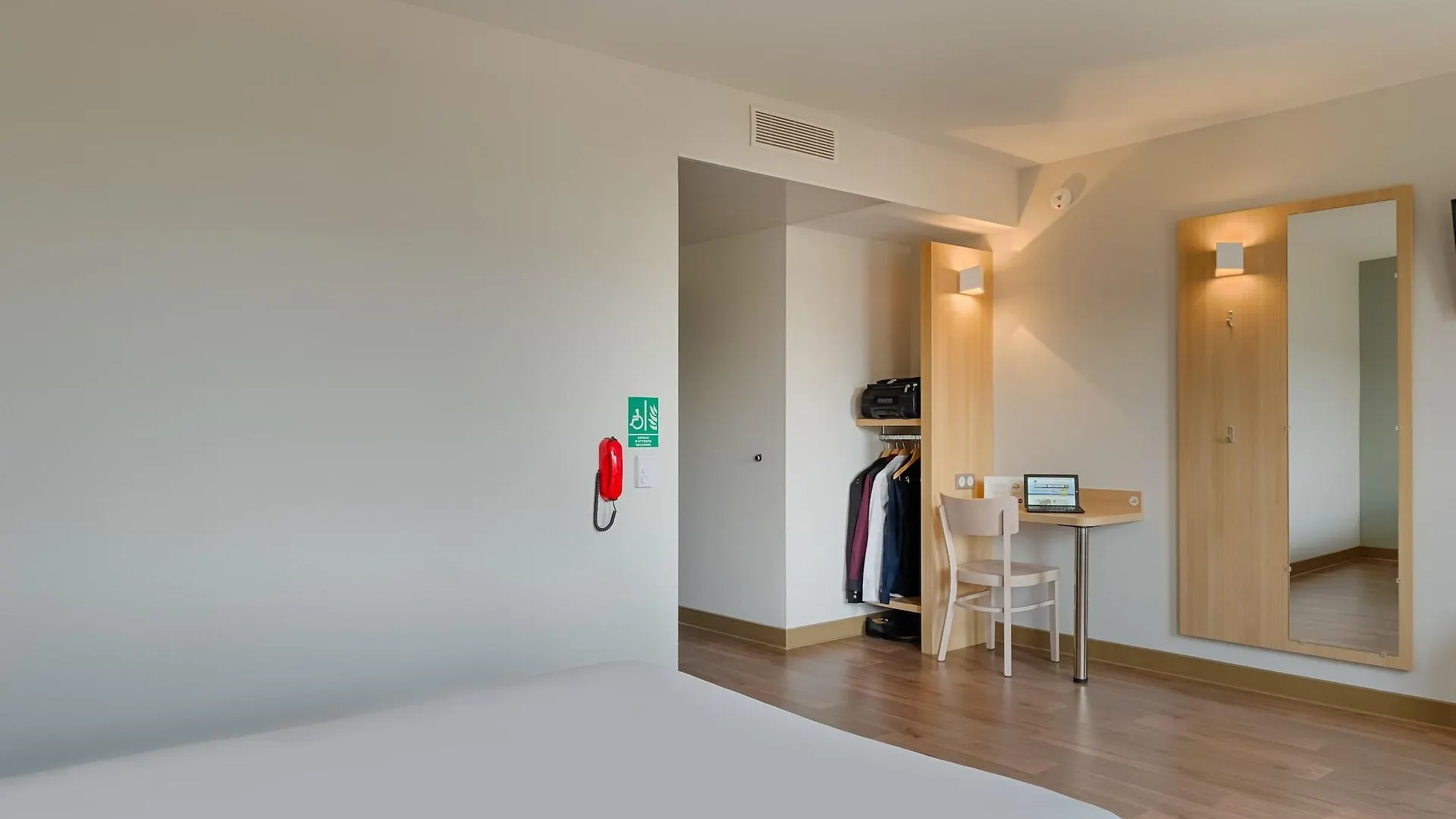 B&B Hotel Marseille La Valentine Saint Menet 5*,